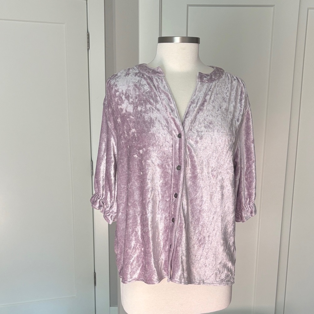 dylan Velvet Button-Up Shirt in Soft Lavender